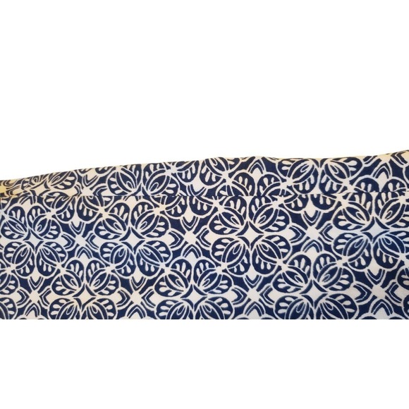 Athleta Bermuda Shorts Womens Blue White 6 Stretch Cuffed All Over Print  #44257 - Picture 3 of 16